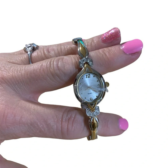 Avon sparkling two tone cuff to stretch watch NIB - Picture 1 of 8